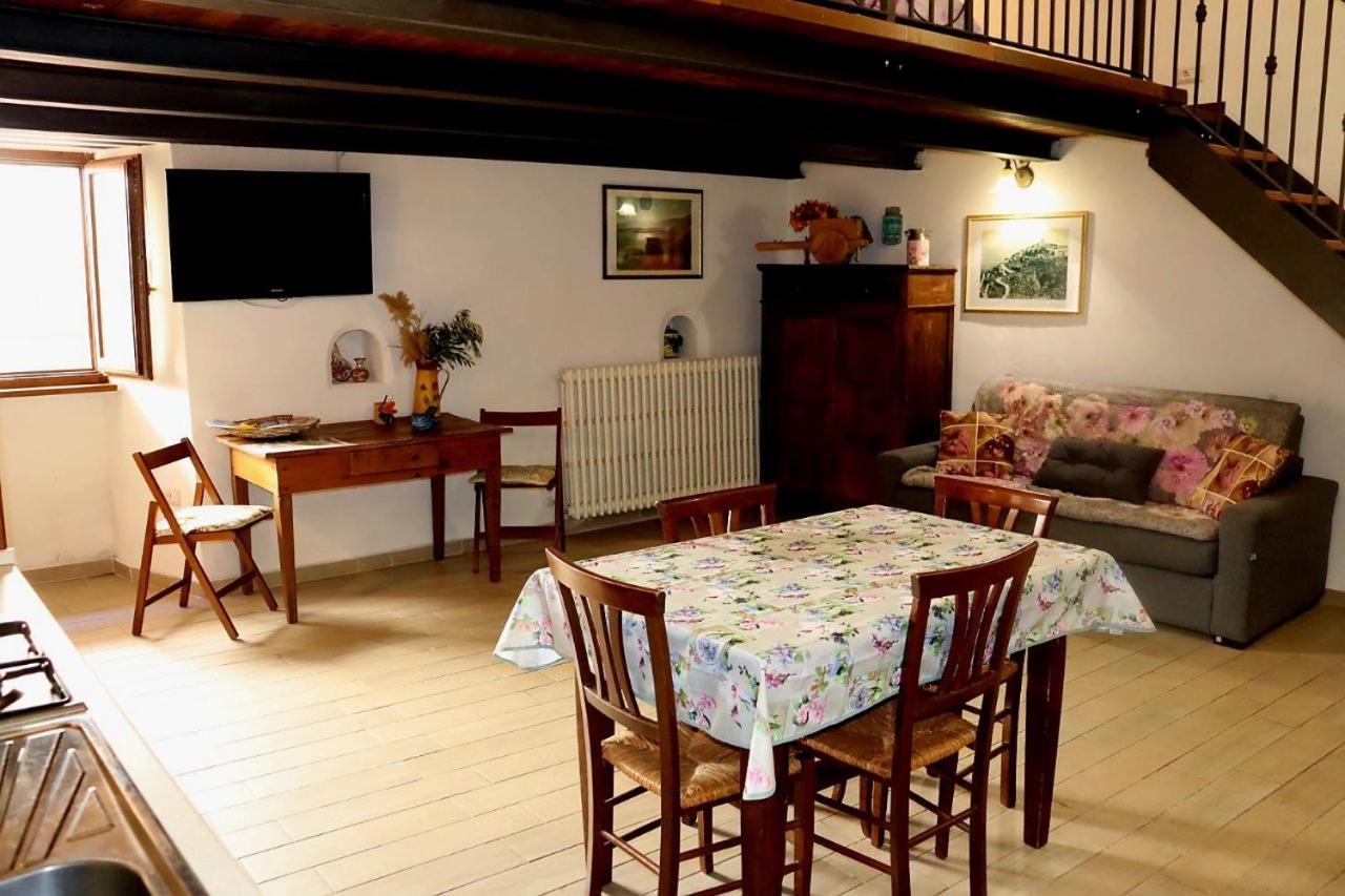 Twins' Historical Apartment Треви Екстериор снимка