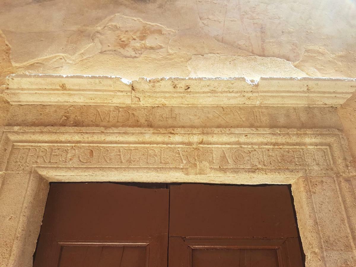 Twins' Historical Apartment Треви Екстериор снимка